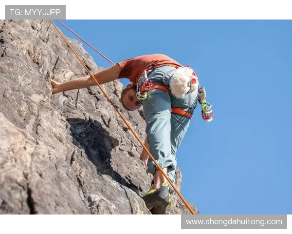 广州攀岩队的力量与技巧探讨：攀岩运动的魅力与挑战分析